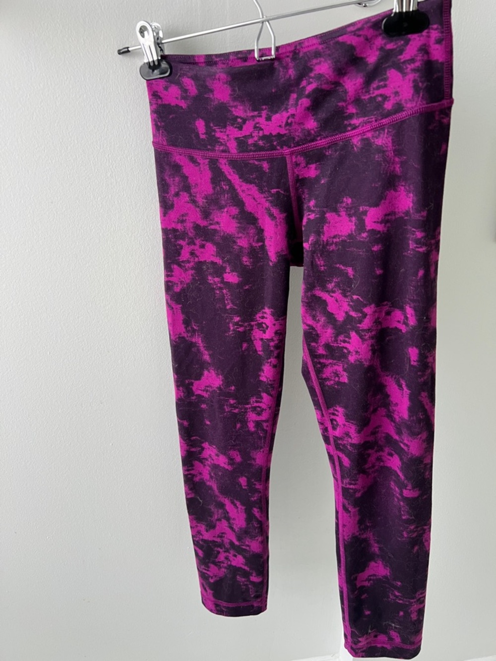 Lululemon ankle crop eggings - Pink & Black Pattern